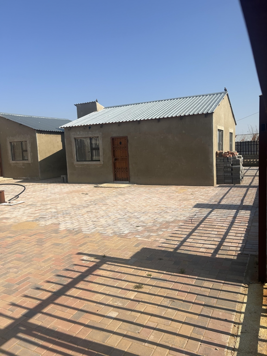8 Bedroom Property for Sale in Rammulotsi Free State